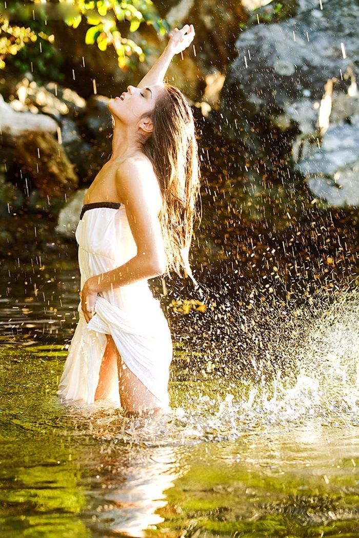 Marie Avgeropoulos in Kingstown