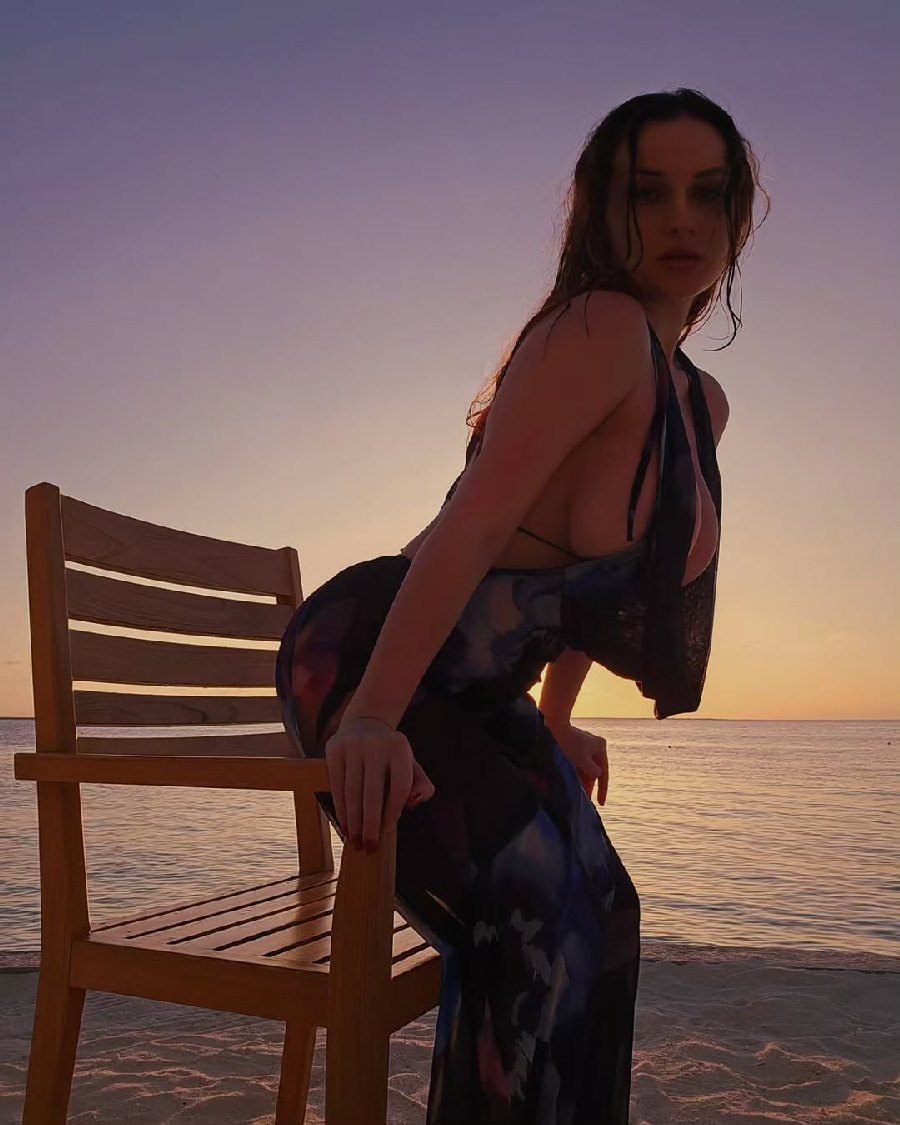 Sexy girl Miranda Faith nude in Kingstown