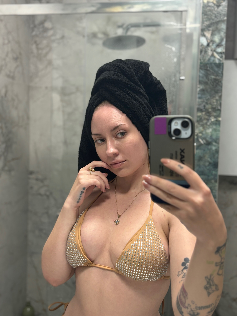 Nude girl KateV in Kingstown