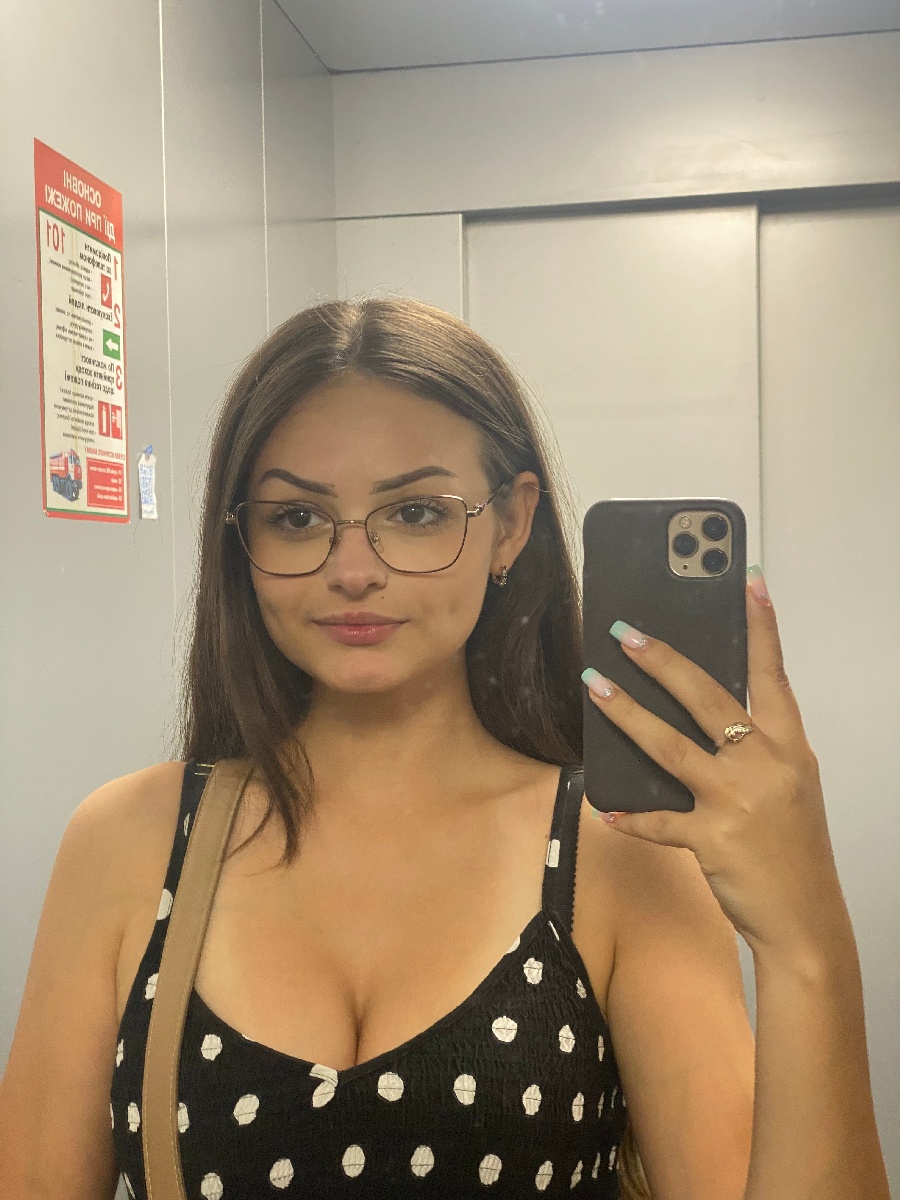 Sexy model Stacy in Kingstown